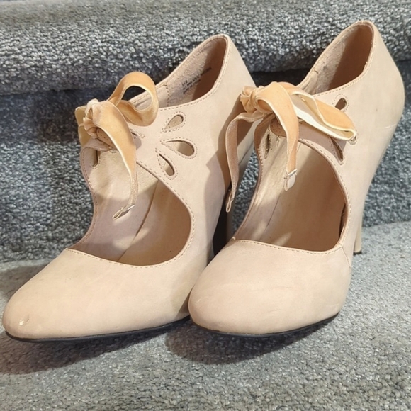 Tan Suede Shoes with 4" Heels, DOLCE by mojo moxy, Size 9.5 - Picture 2 of 13